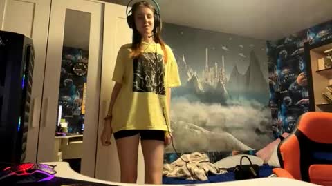 Hi Im Aria 18 years old online show from October 20, 12:16 pm