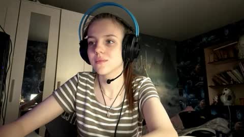 Hi Im Aria 18 years old online show from October 22, 12:27 pm