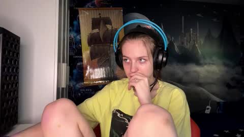 Hi Im Aria 18 years old online show from November 2, 12:18 pm