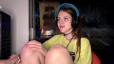 Hi Im Aria 18 years old online show from November 9, 1:09 pm