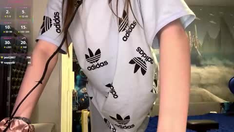 Hi Im Aria 18 years old online show from January 5, 5:27 pm
