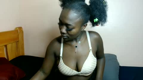 Snapshot of melrose_nadia chatting on June 15, 11:23 am mel online show from June 15, 11:23 am