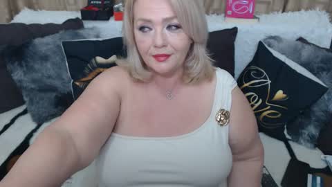 Snapshot of melyssamilfxxx chatting on May 4, 3:13 am melyssamilfxxx online show from May 4, 3:13 am