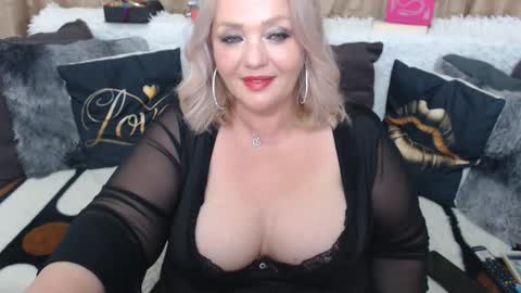 Snapshot of melyssamilfxxx chatting on May 21, 4:08 am melyssamilfxxx online show from May 21, 4:08 am