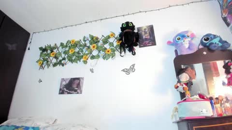 Snapshot of mensia_hernandez chatting on June 3, 2:33 pm Princess Mensia online show from June 3, 2:33 pm