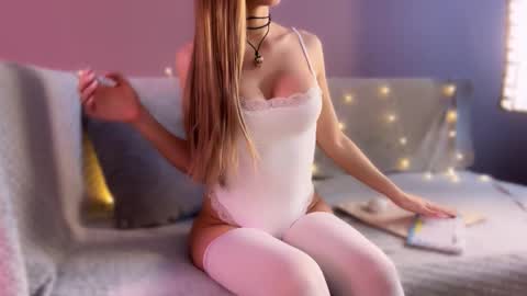 Snapshot of meowalice1 chatting on December 3, 4:42 am meowalice1 online show from December 3, 4:42 am