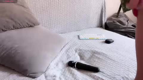 Snapshot of meowalice1 chatting on August 3, 9:04 am meowalice1 online show from August 3, 9:04 am