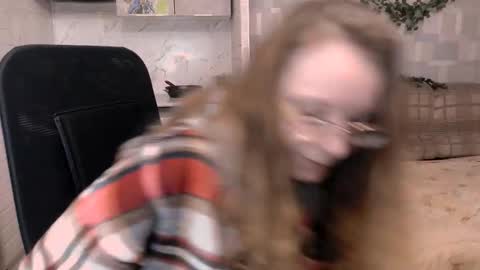 Snapshot of meowcr chatting on October 14, 11:11 am meowcr online show from October 14, 11:11 am