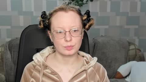 Snapshot of meowcr chatting on December 18, 2:39 am meowcr online show from December 18, 2:39 am