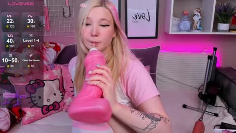 Snapshot of meowkakitty chatting on February 4, 12:51 am MeowkaKitty online show from February 4, 12:51 am