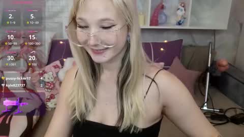 Snapshot of meowkakitty chatting on September 20, 1:28 am MeowkaKitty online show from September 20, 1:28 am