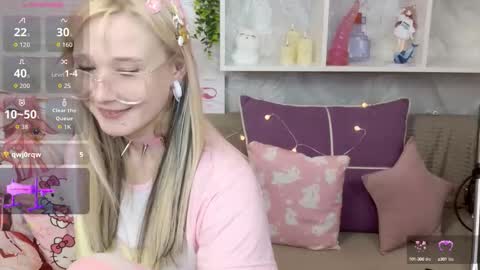 Snapshot of meowkakitty chatting on September 24, 1:42 am MeowkaKitty online show from September 24, 1:42 am