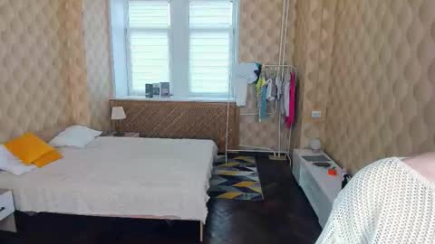 Snapshot of meoww_meows chatting on October 26, 9:15 am Julie online show from October 26, 9:15 am