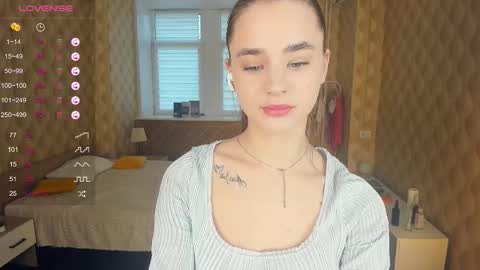 Snapshot of meoww_meows chatting on November 9, 10:02 am Julie online show from November 9, 10:02 am