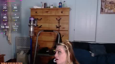 meowzers777 online show from May 11, 7:03 am