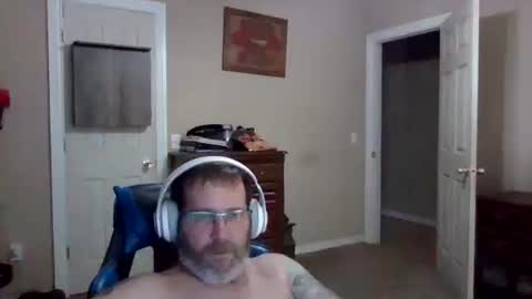 Snapshot of mercer1977 chatting on December 14, 4:45 pm mercer1977 online show from December 14, 4:45 pm