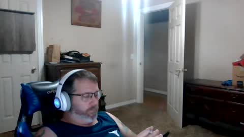 Snapshot of mercer1977 chatting on August 3, 1:38 pm mercer1977 online show from August 3, 1:38 pm