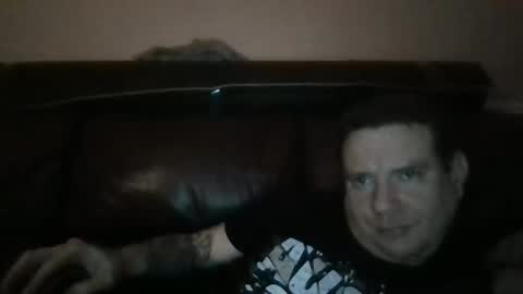 Snapshot of mercher627021 chatting on December 14, 12:01 am ezio online show from December 14, 12:01 am