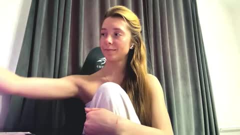 Snapshot of meredithboehmer chatting on December 17, 8:09 am Mary online show from December 17, 8:09 am