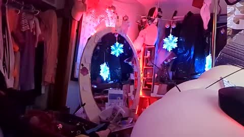 Snapshot of merelyalover chatting on February 26, 10:15 am gurlnips online show from February 26, 10:15 am