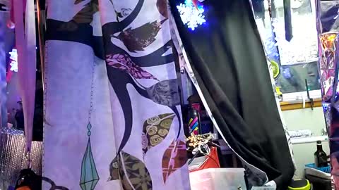 Snapshot of merelyalover chatting on March 6, 9:58 am gurlnips online show from March 6, 9:58 am