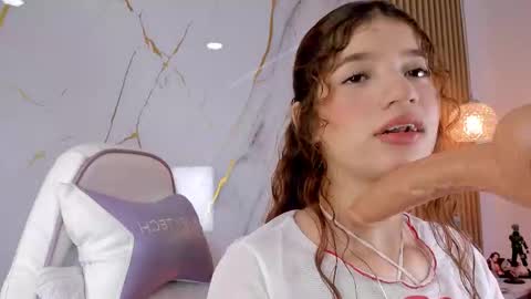 Snapshot of meridacute_ chatting on October 23, 9:57 pm meridacute_ online show from October 23, 9:57 pm