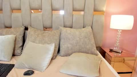 merielenbloom online show from November 28, 4:48 am