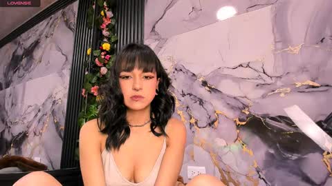 Snapshot of merlynn_ chatting on October 1, 5:02 am Diane 3 online show from October 1, 5:02 am