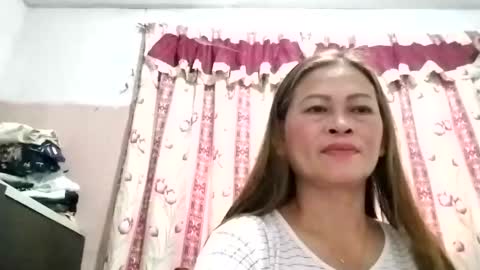 Snapshot of merry_ann123 chatting on May 18, 2:51 am merry_ann123 online show from May 18, 2:51 am
