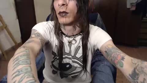 Snapshot of merurial1 chatting on October 15, 1:28 am merurial1 online show from October 15, 1:28 am