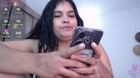 Snapshot of merylintiwg01 chatting on January 19, 1:43 am M online show from January 19, 1:43 am