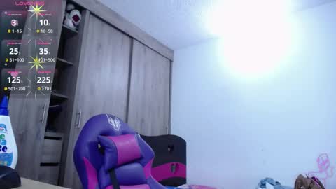 Snapshot of merylintiwg01 chatting on February 24, 4:27 am M online show from February 24, 4:27 am