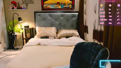 Snapshot of mesmerizingfuckdoll chatting on October 24, 3:47 am mistress jasmine online show from October 24, 3:47 am