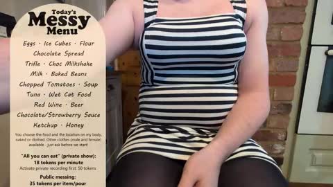 Snapshot of messyxdresser chatting on February 12, 9:21 pm messyxdresser online show from February 12, 9:21 pm