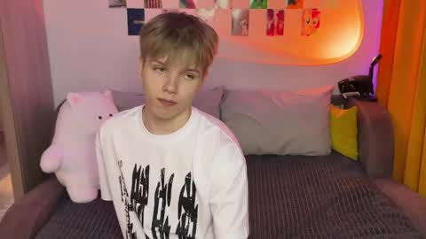 Arthur online show from April 27, 9:02 pm