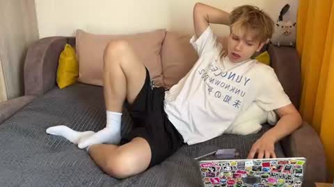 Snapshot of metratok chatting on July 12, 1:35 pm Arthur online show from July 12, 1:35 pm