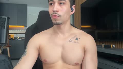 Snapshot of mettew22cm chatting on July 7, 5:28 pm mettew22cm online show from July 7, 5:28 pm