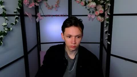 Snapshot of meverik_oushen chatting on July 2, 8:59 pm MEVERIK OUSHEN online show from July 2, 8:59 pm