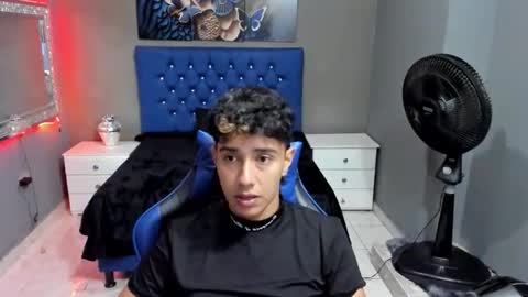 Snapshot of mexwilliams chatting on December 5, 1:20 pm mexwilliams online show from December 5, 1:20 pm