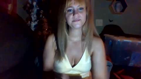 Snapshot of mezzy69 chatting on October 11, 8:13 am mezzy69 online show from October 11, 8:13 am