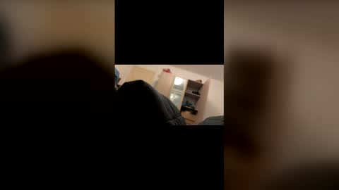 Snapshot of mg681735 chatting on April 5, 2:31 am mg681735 online show from April 5, 2:31 am