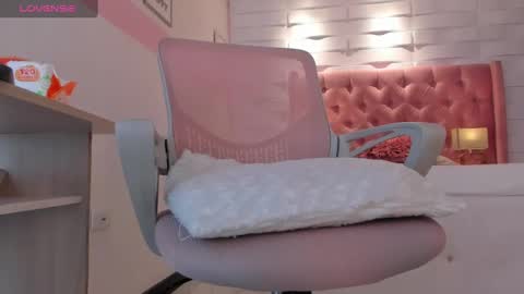 Snapshot of mhellissaw chatting on February 28, 7:37 am melissa online show from February 28, 7:37 am