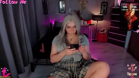 Snapshot of mhia_devil chatting on December 16, 1:21 am miss devil online show from December 16, 1:21 am