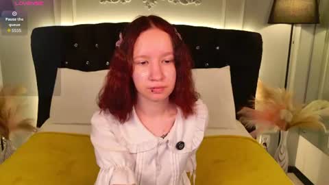 Snapshot of mi_mi_mia chatting on July 7, 6:23 pm Mia online show from July 7, 6:23 pm