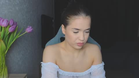 Snapshot of mia___lunaa chatting on March 10, 5:00 am Mia online show from March 10, 5:00 am