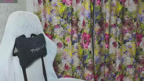 Snapshot of mia___lunaa chatting on October 25, 7:41 pm Mia online show from October 25, 7:41 pm