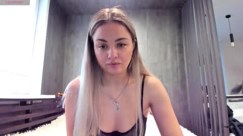 Snapshot of mia___mur chatting on November 13, 3:05 am Mia online show from November 13, 3:05 am