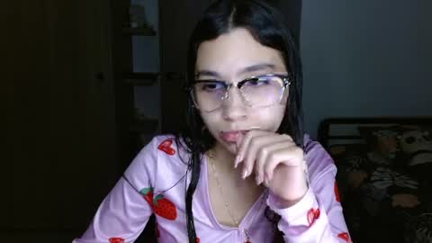 Mia online show from May 5, 1:35 am
