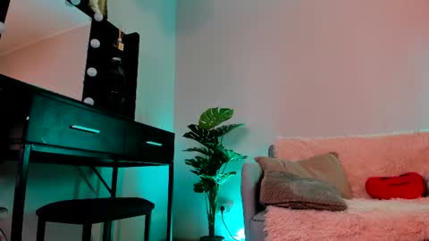 Mia  Milan online show from July 26, 5:15 am