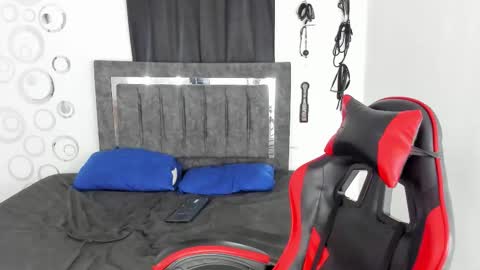 Snapshot of mia_and_kenai chatting on November 25, 12:27 pm Mia and Kenai online show from November 25, 12:27 pm